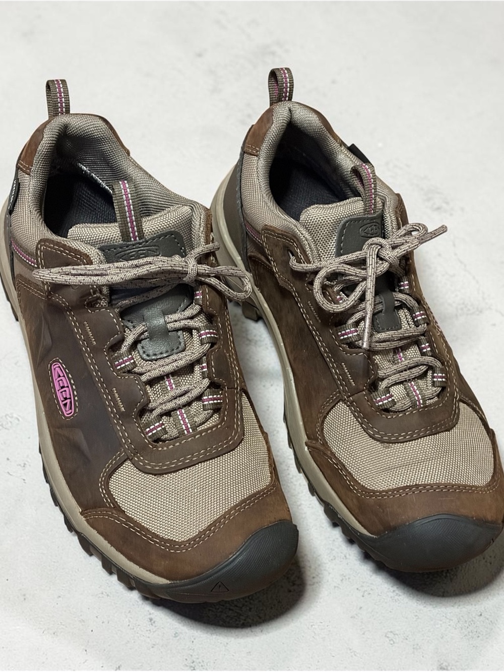 KEEN Women's Brown and Tan Trail Low Sneakers with Pink Accents